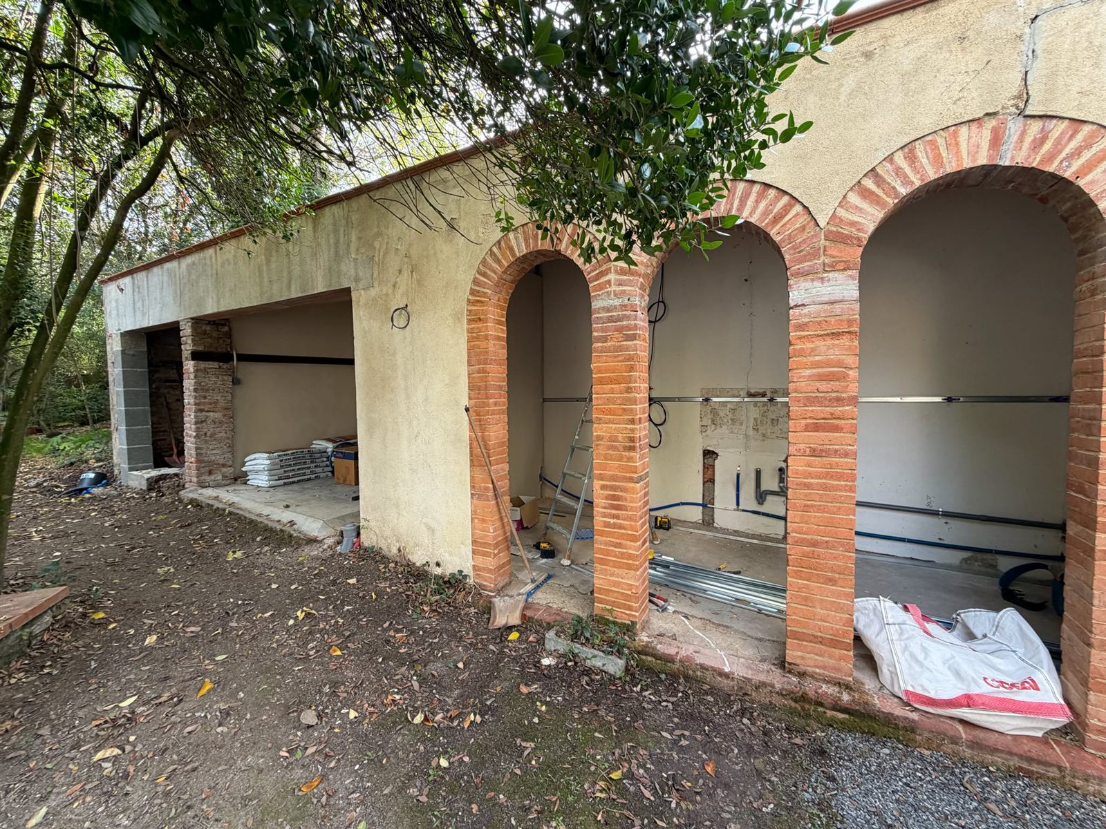 Ancien abri de jardin avant transformation en cuisine d'été — Montauban