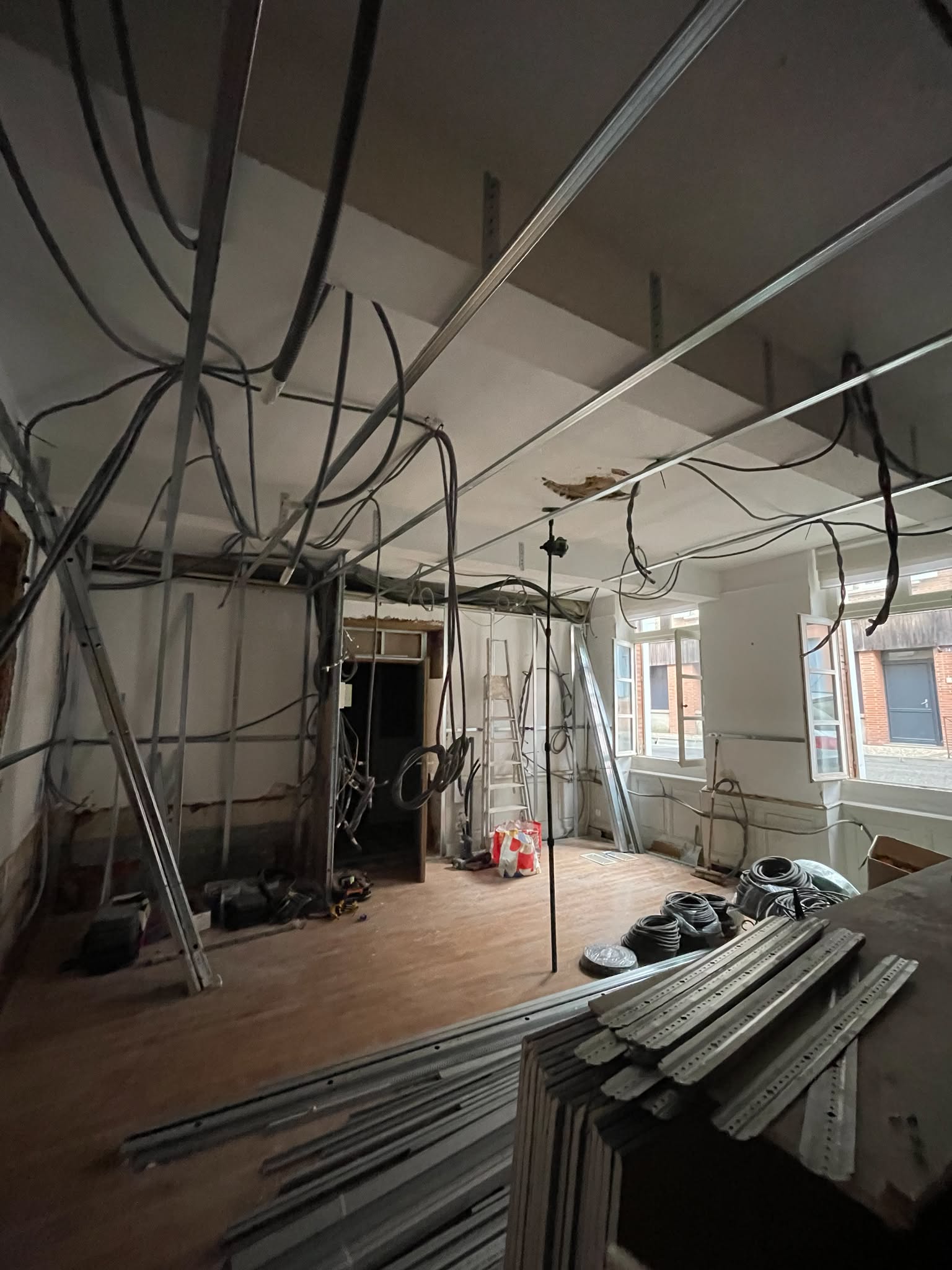 Salon avant transformation en T1 bis — Montauban